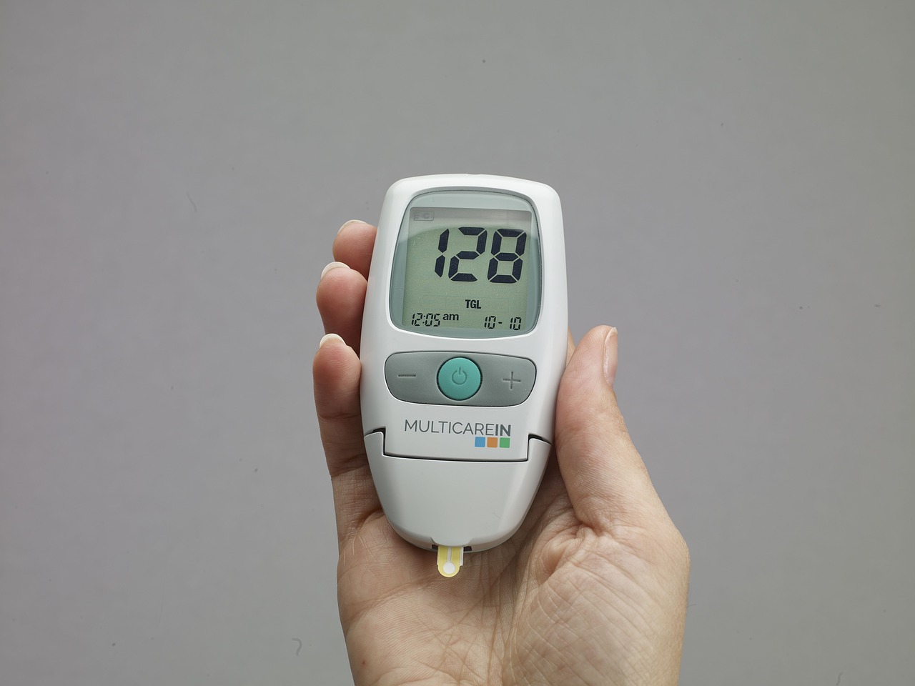 ニキビの原因を知るための血液検査項目は何？
