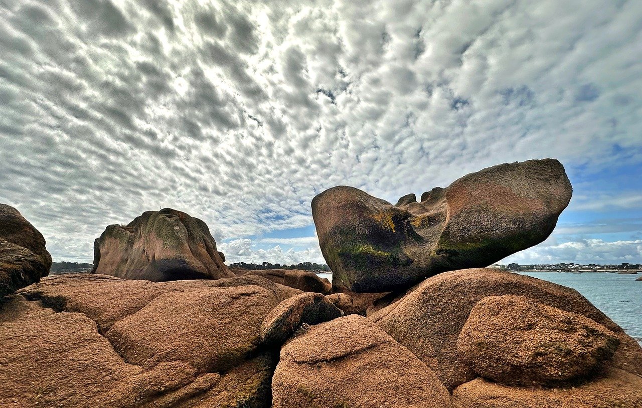 繰り返すニキビにホルモンバランスや無理なダイエットが与える影響は？