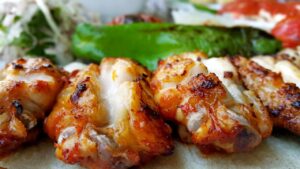 繰り返すニキビを防ぐための体内ケアとして社食のメニュー選び方は？