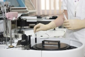 繰り返すニキビを防ぐための体内ケアとは？医療広告ガイドラインも解説！