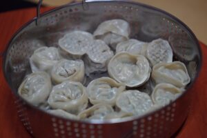 繰り返すニキビを防ぐための体内ケアと夜食の誘いを断るコツは？